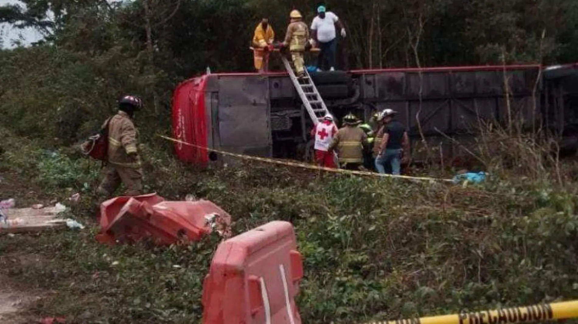 Turistas extranjeros entre las víctimas del accidente en la vía Cancún-Mérida.